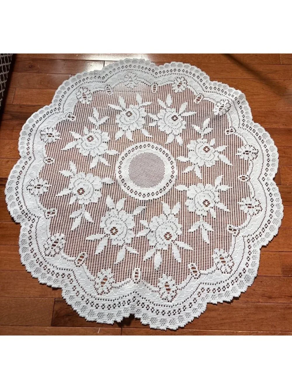 Elegant White Floral Lace Round Table Topper 30